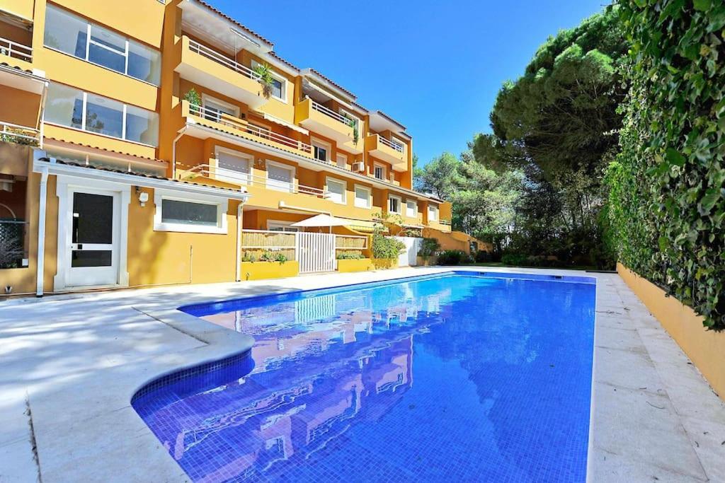 Tropical Pool View - Checkinhome Appartement